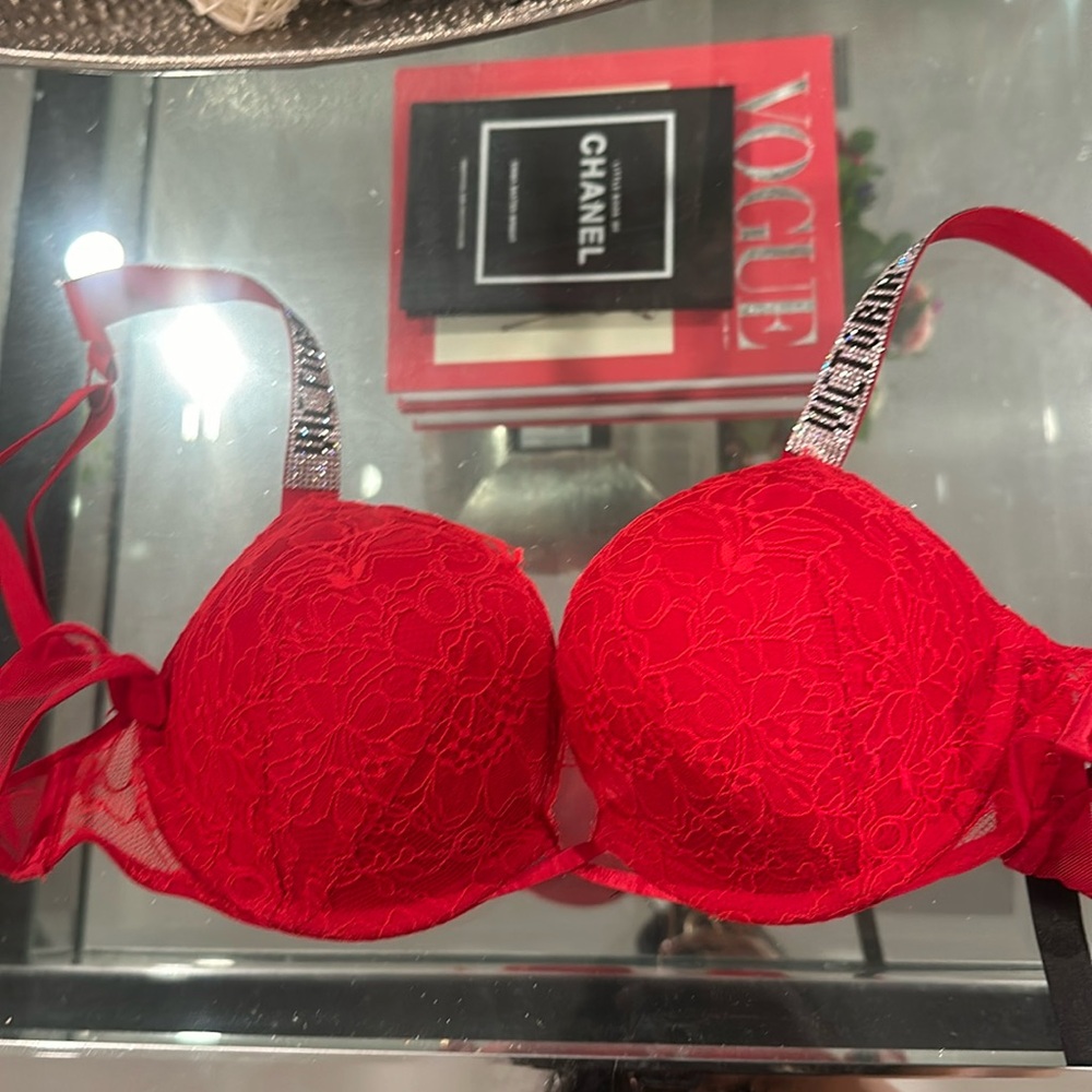 Red push-up padding bra